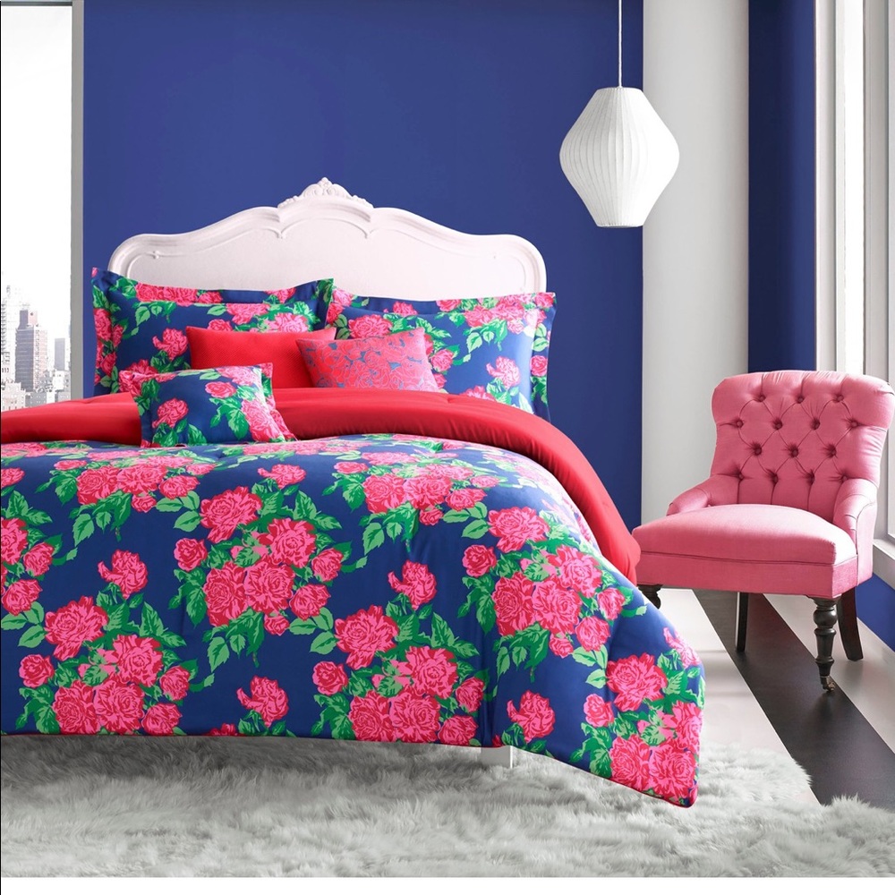 Betsey Johnson 5 piece bed set **NEGOTIABLE**